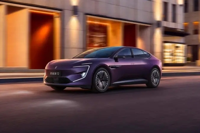 【臥車訊】2025款阿維塔12正式上市，售價26.99萬元起